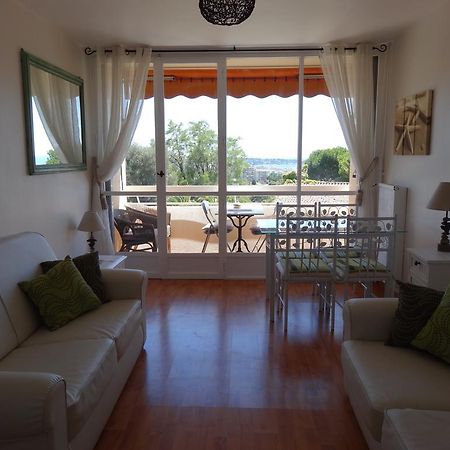 2 Bedroom Modern Apartment In Antibes With Sea View Room photo