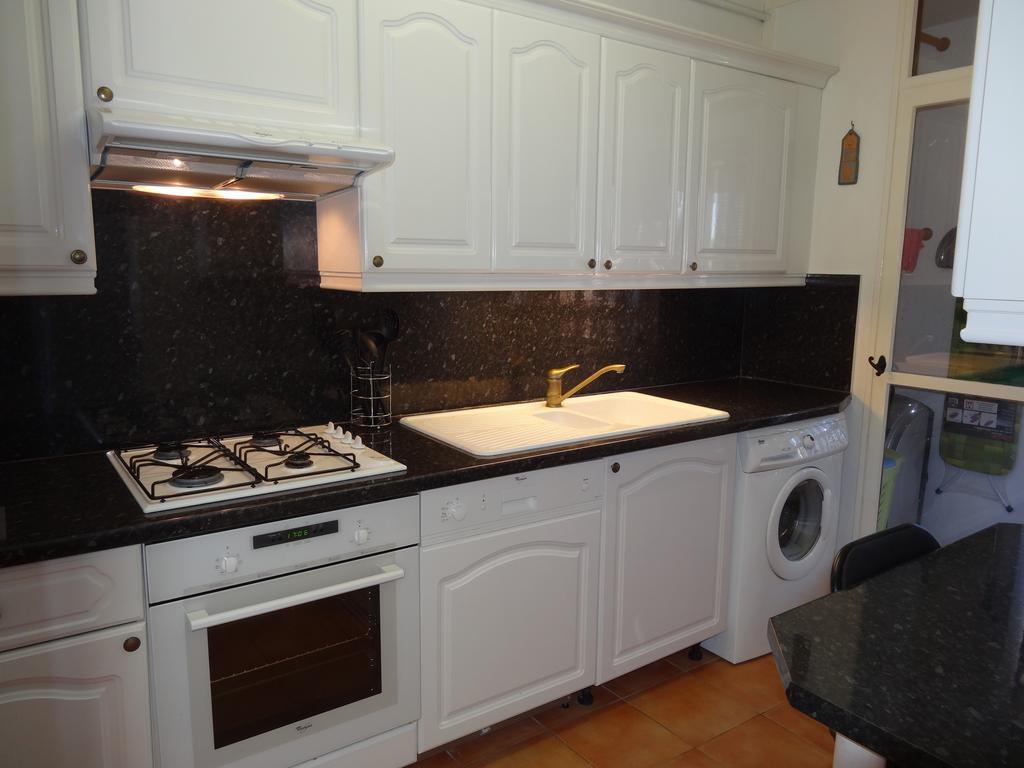 2 Bedroom Modern Apartment In Antibes With Sea View Room photo
