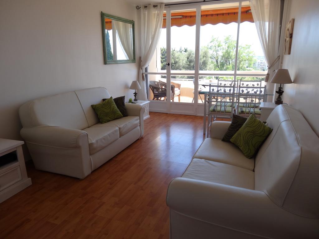2 Bedroom Modern Apartment In Antibes With Sea View Room photo